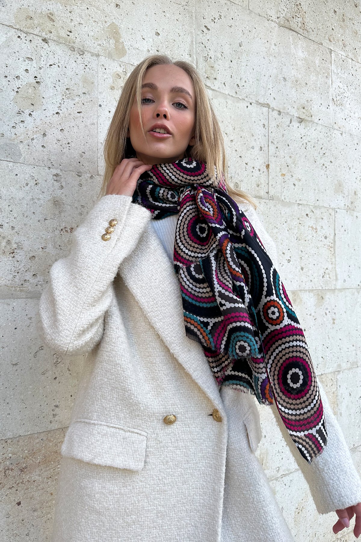 Kadın Siyah Desenli Püskül Detaylı Desenli Şal ALC-X11281