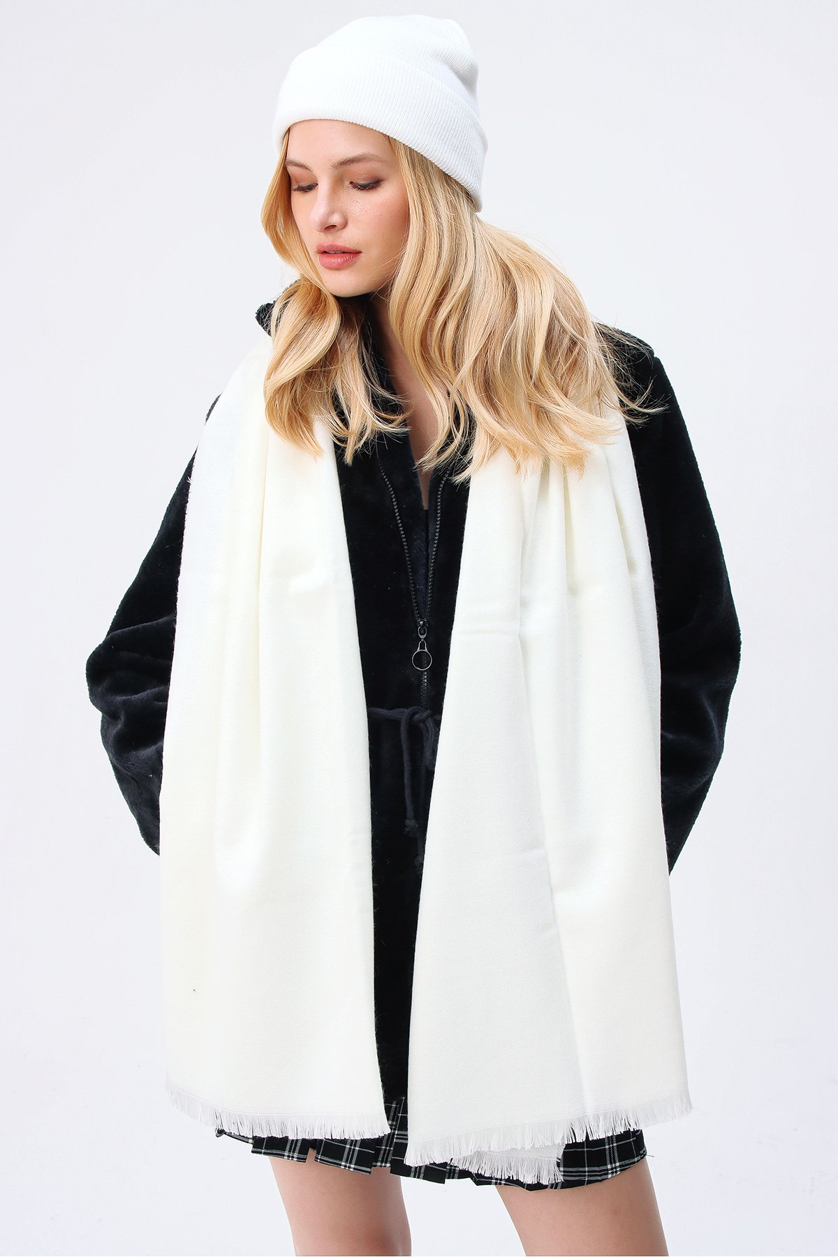 Kadın Beyaz Püsküllü Ekru Kalın Şal ALC-A2075