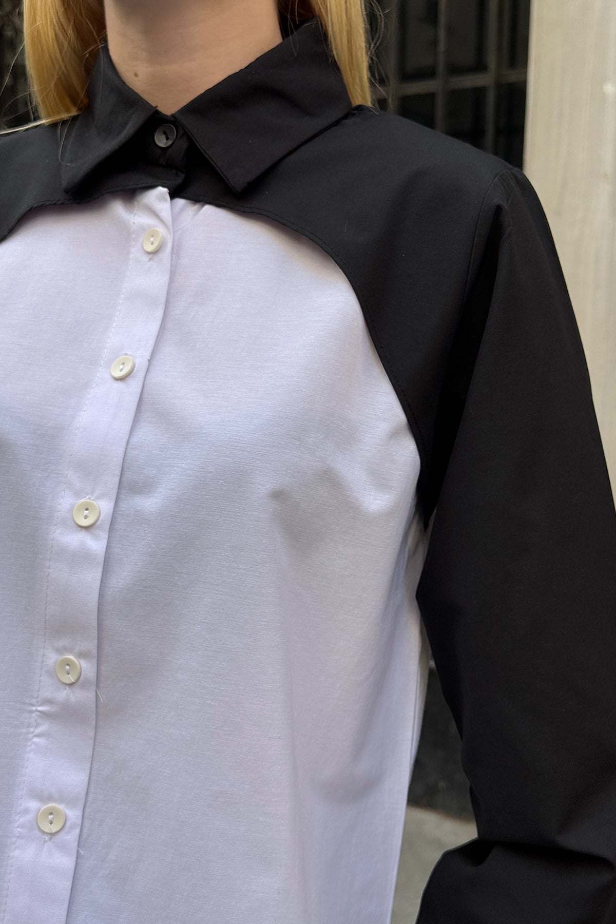 Kadın Beyaz Renk Bloklu Uzun Kollu Oversize Gömlek VS00933