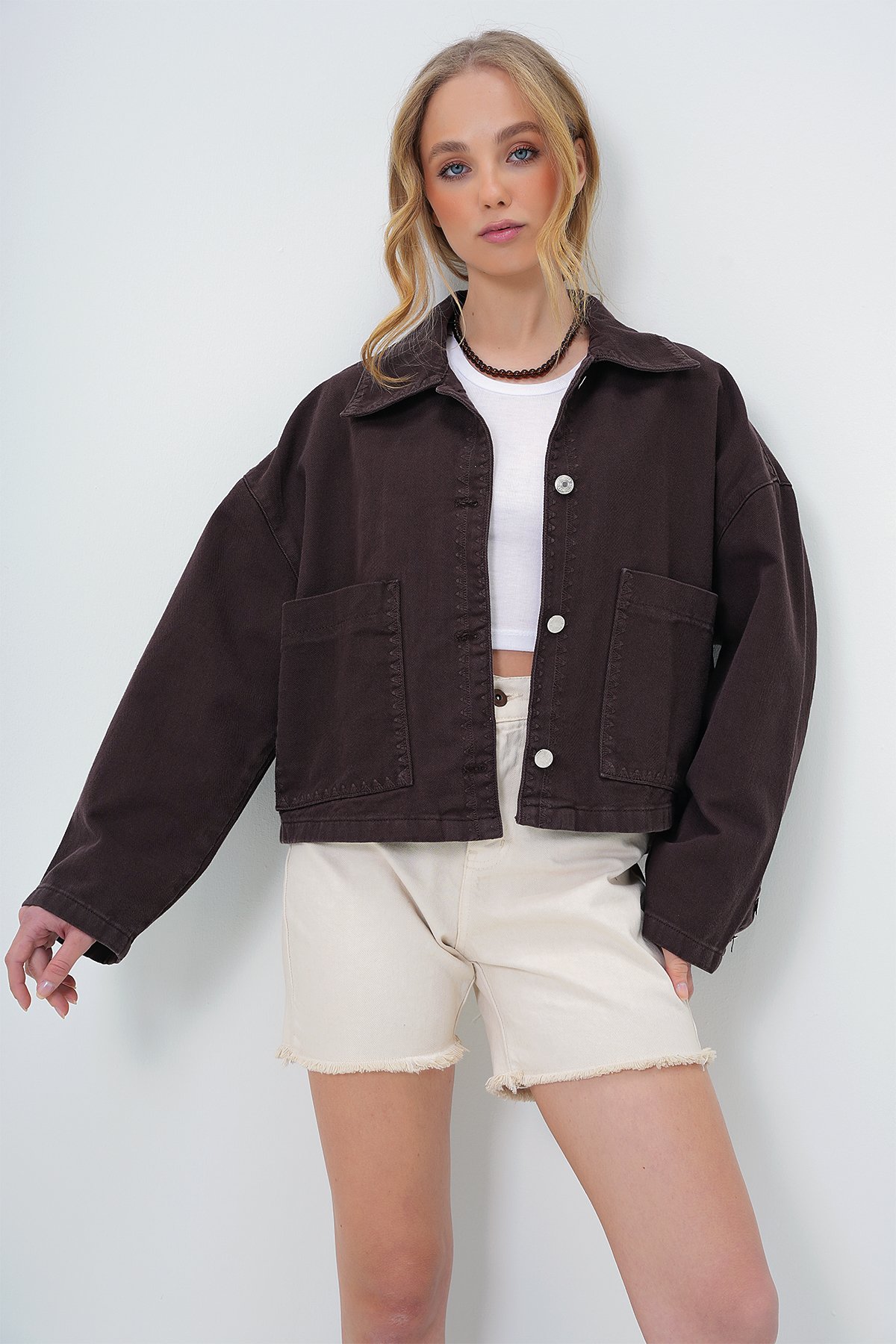 Kadın Acı Kahve Torba Cepli Çoban Dikişli Crop Jean Ceket ALC-X13562