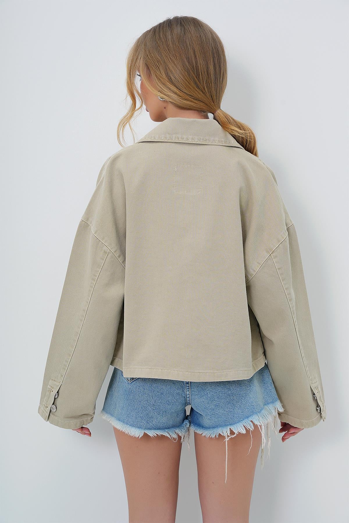 Kadın Bej Torba Cepli Çoban Dikişli Crop Jean Ceket ALC-X13562