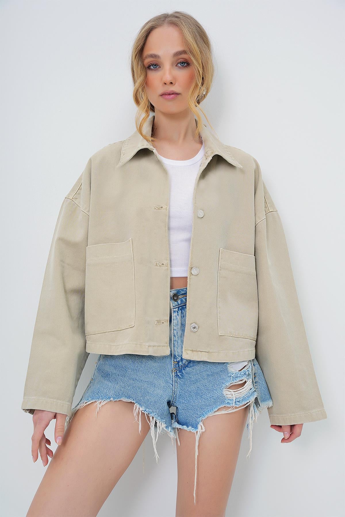 Kadın Bej Torba Cepli Çoban Dikişli Crop Jean Ceket ALC-X13562