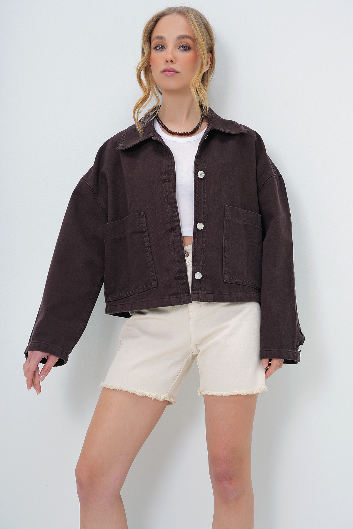 Kadın Acı Kahve Torba Cepli Çoban Dikişli Crop Jean Ceket ALC-X13562