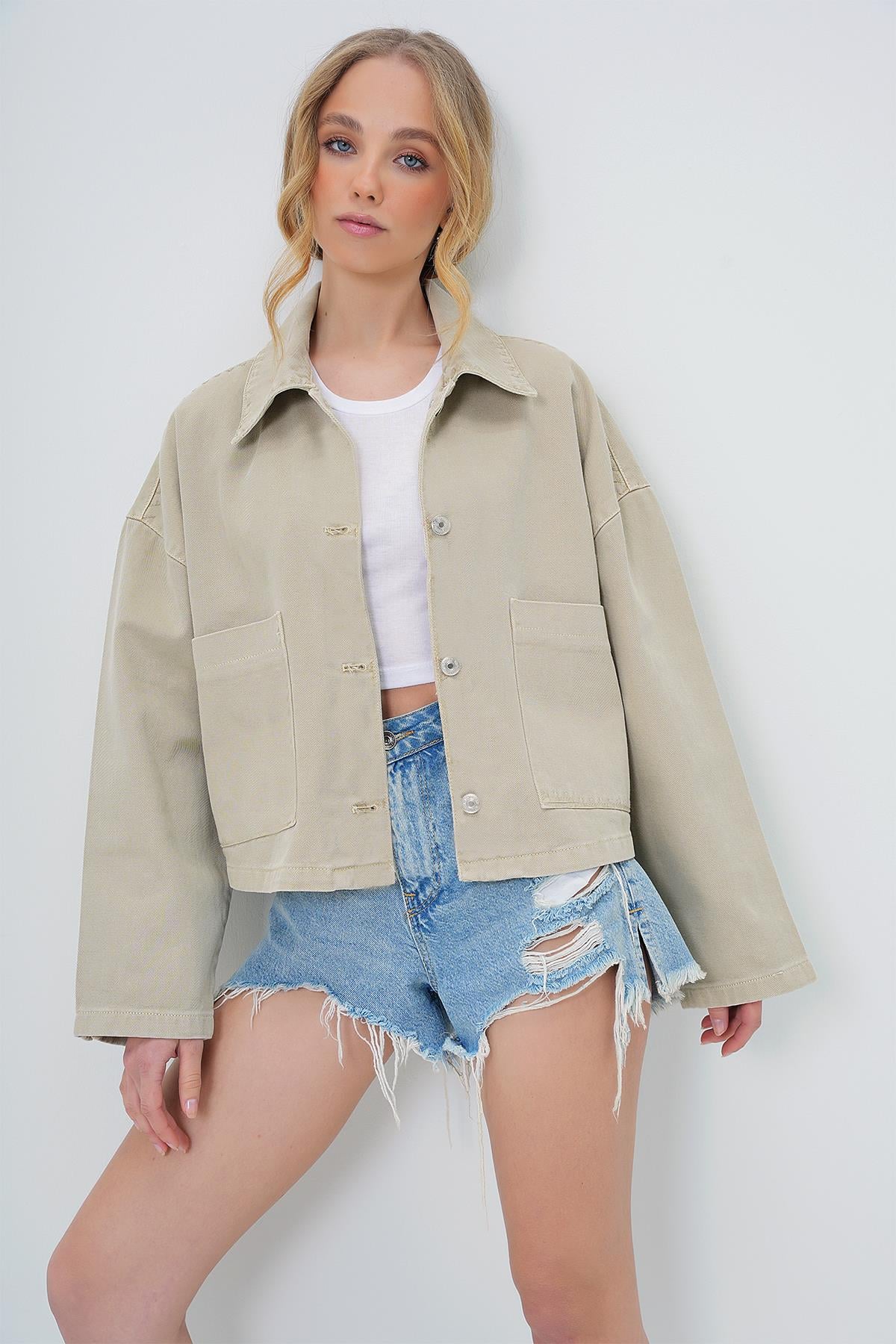 Kadın Bej Torba Cepli Çoban Dikişli Crop Jean Ceket ALC-X13562