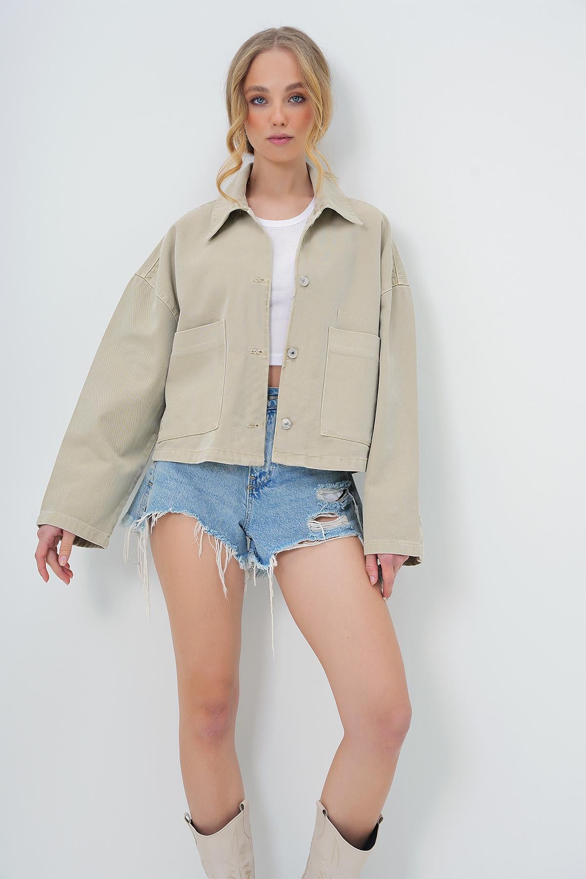 Kadın Bej Torba Cepli Çoban Dikişli Crop Jean Ceket ALC-X13562