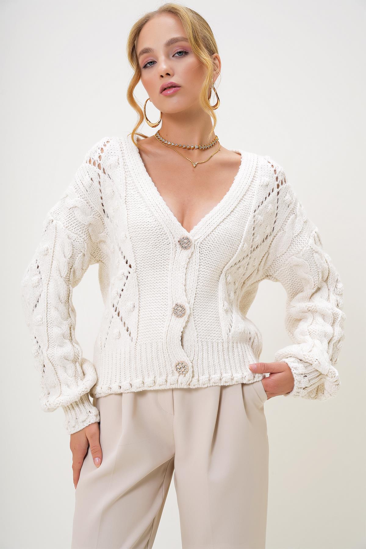 Kadın Krem V Yaka Taş Düğmeli Kalın Triko Hırka ALC-X13204