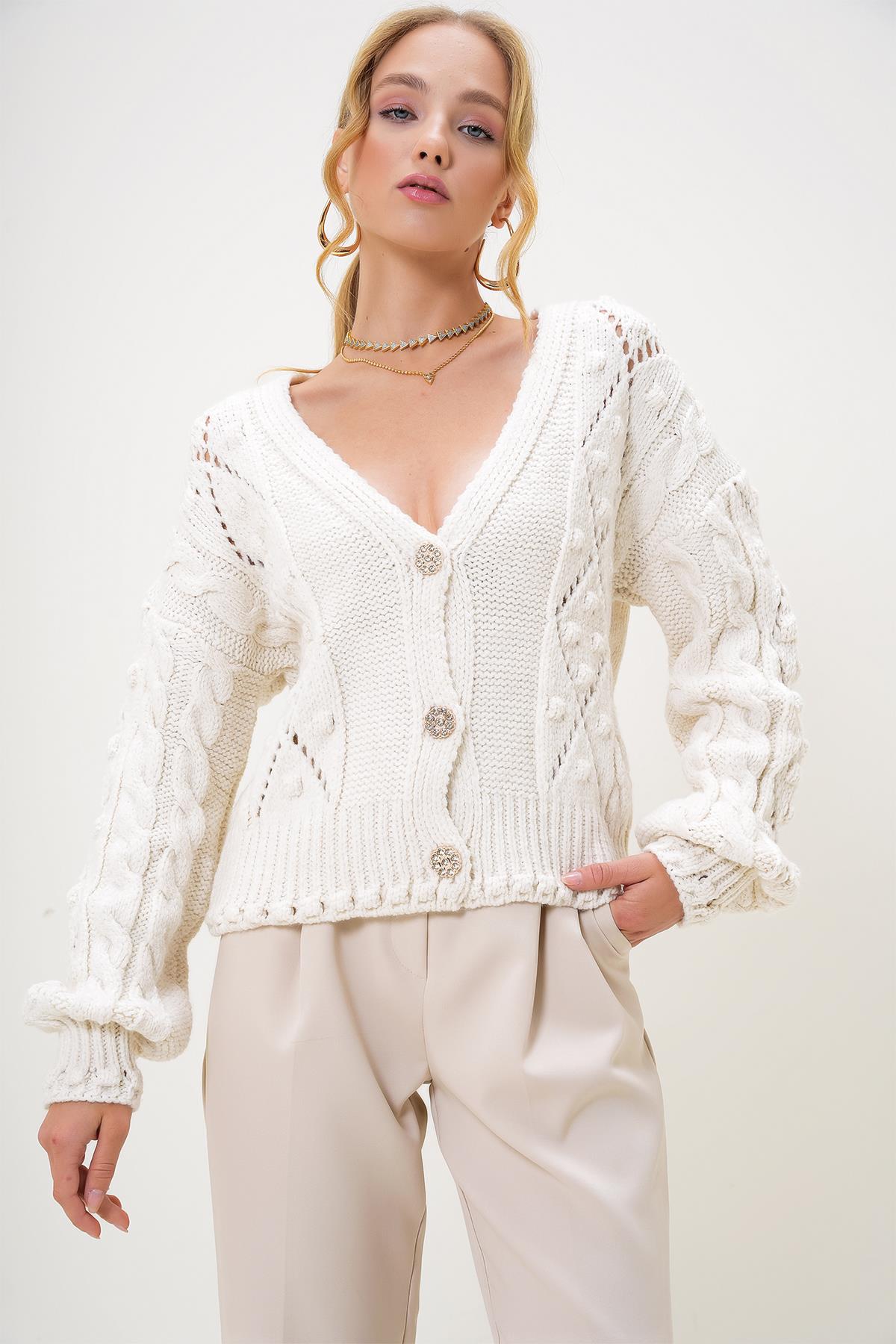 Kadın Krem V Yaka Taş Düğmeli Kalın Triko Hırka ALC-X13204