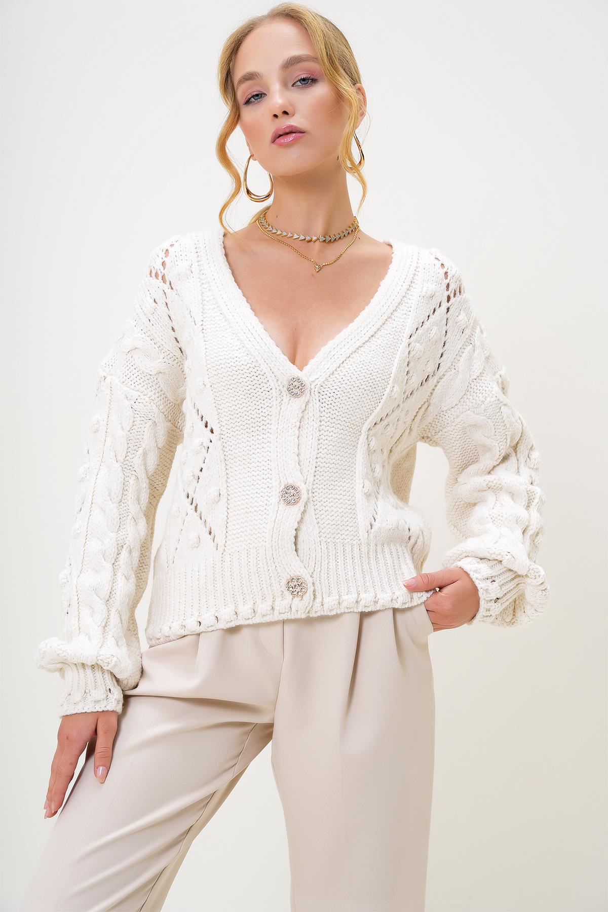 Kadın Krem V Yaka Taş Düğmeli Kalın Triko Hırka ALC-X13204