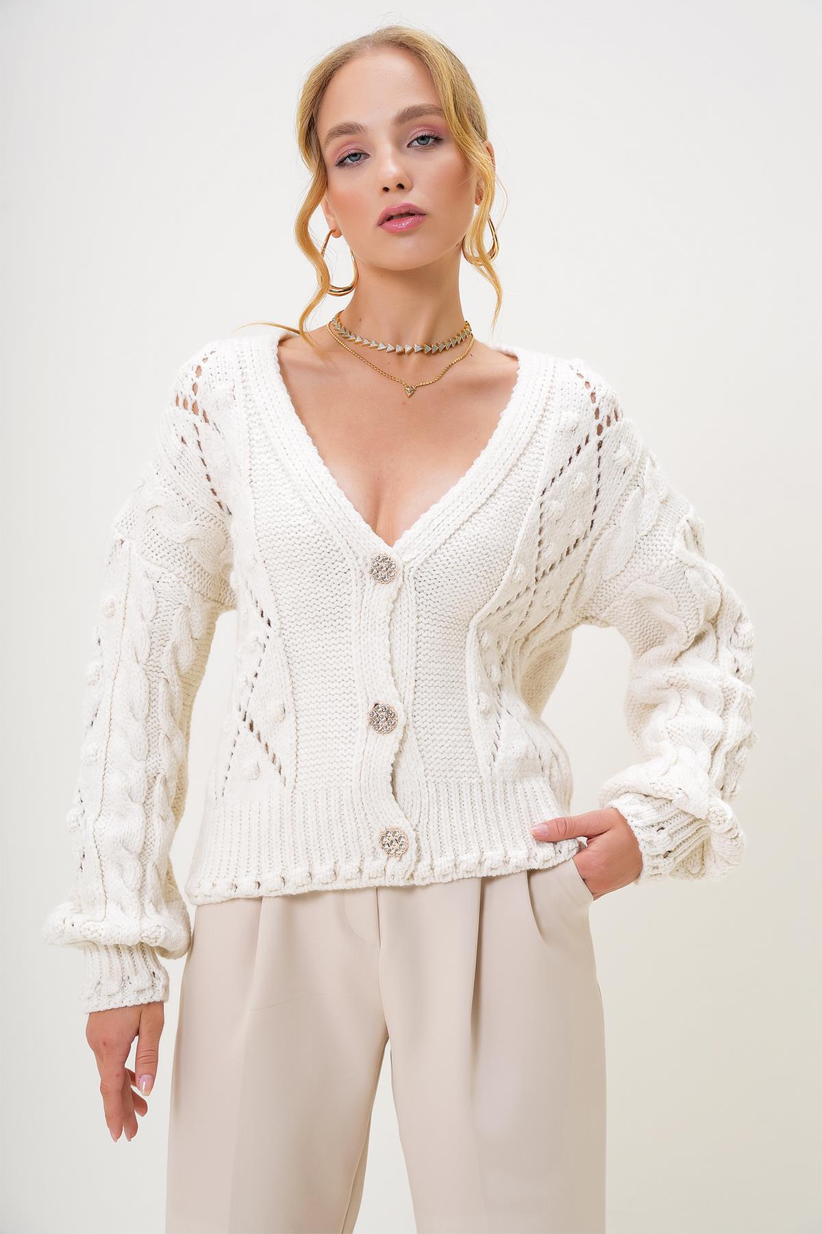 Kadın Krem V Yaka Taş Düğmeli Kalın Triko Hırka ALC-X13204