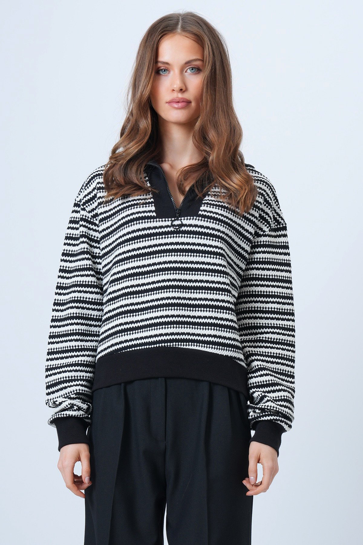 Kadın Siyah Yarım Fermuarlı Uzun Kollu Triko Kazak VS01336