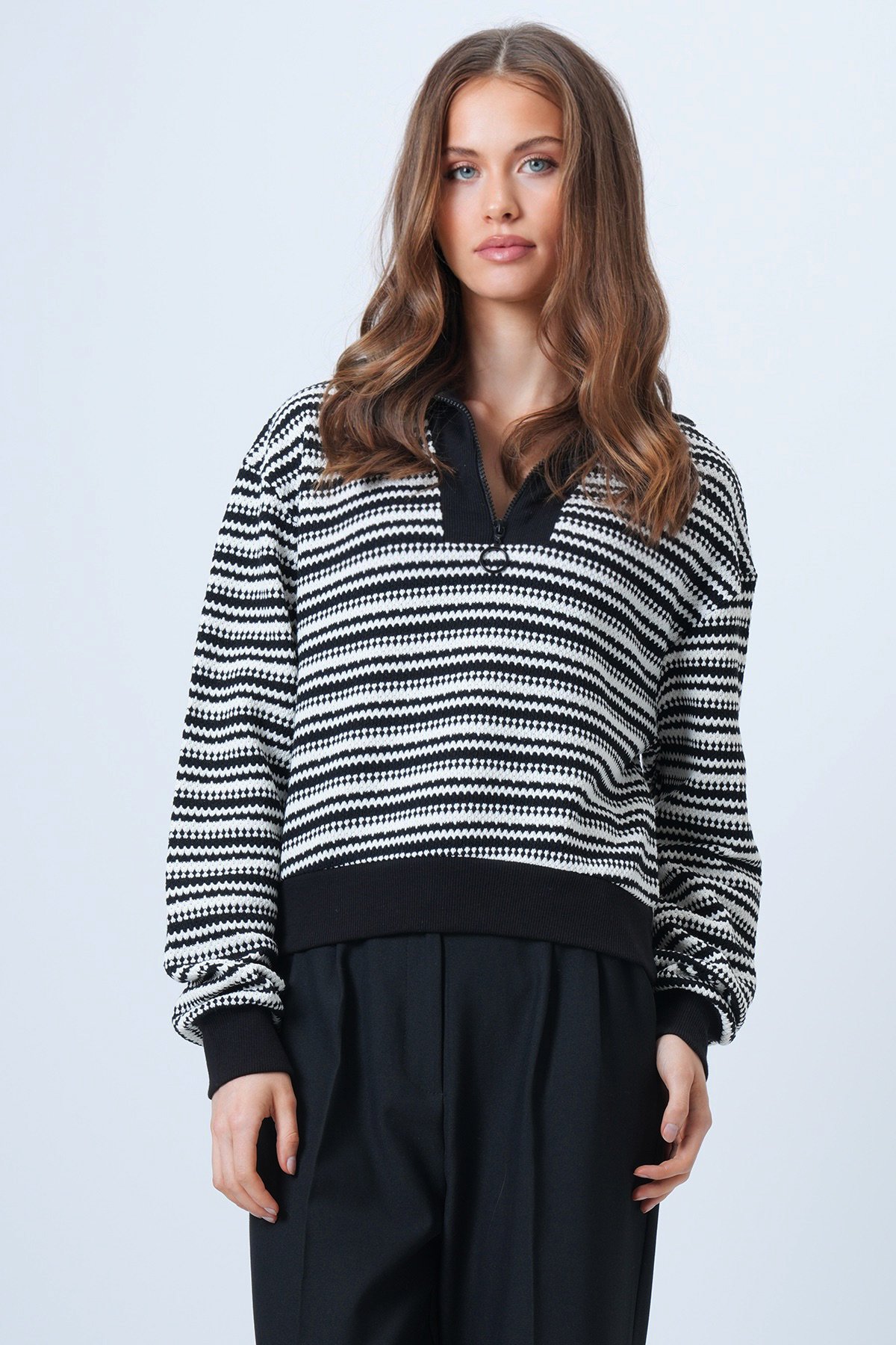 Kadın Siyah Yarım Fermuarlı Uzun Kollu Triko Kazak VS01336