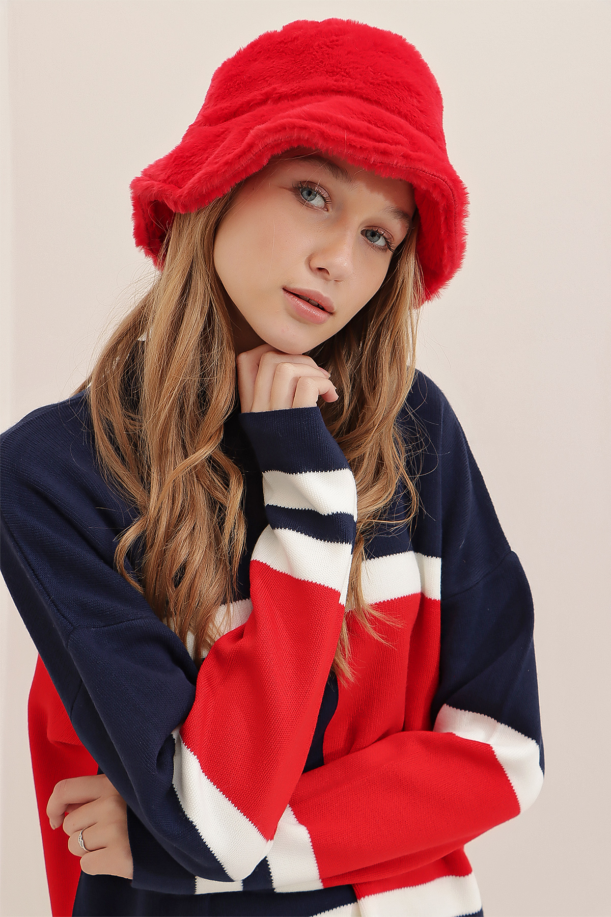 Kadın Kırmızı Yumuşak Dokulu Peluş Bucket Şapka ALC-A2419