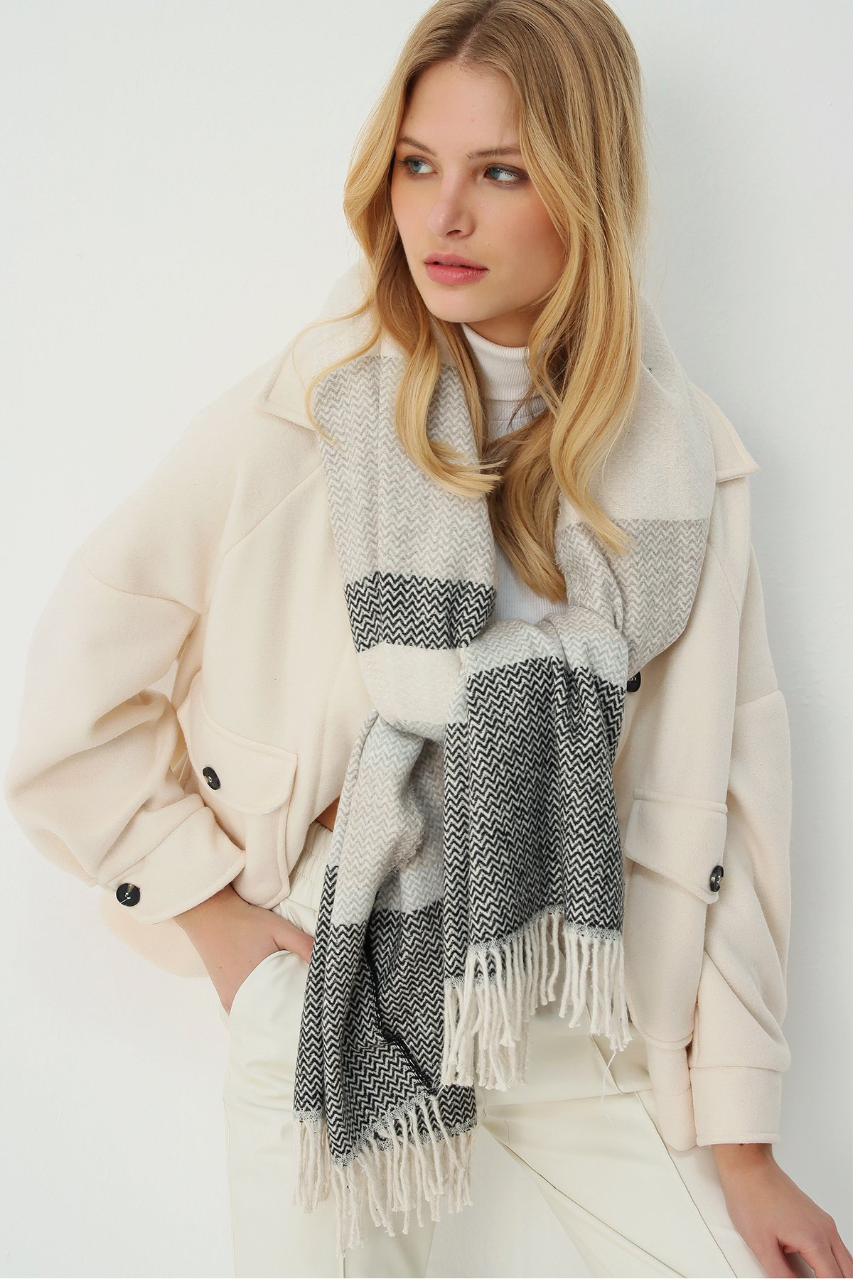 Kadın Ekru Yün Karışımlı Desenli Şal ALC-A2069