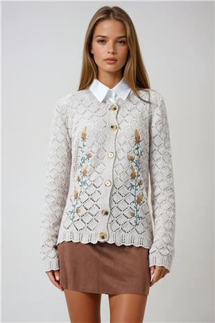 Kadın Bej Ajurlu Çiçek Nakışlı Düğmeli Triko Hırka VS00860