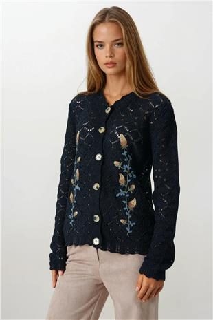 Kadın Siyah Ajurlu Çiçek Nakışlı Düğmeli Triko Hırka VS00860