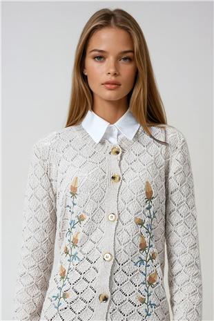 Kadın Bej Ajurlu Çiçek Nakışlı Düğmeli Triko Hırka VS00860