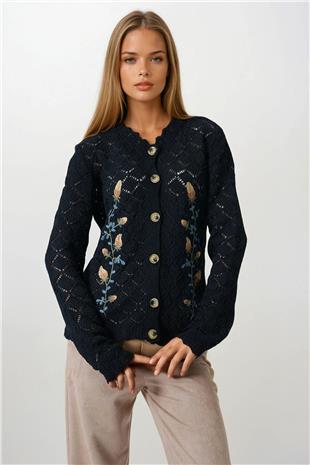 Kadın Siyah Ajurlu Çiçek Nakışlı Düğmeli Triko Hırka VS00860