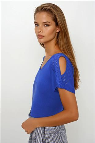 Kadın Saks Ajurlu Kolları Yırtmaç Detaylı Triko Bluz VS00264