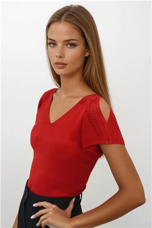 Kadın Kırmızı Ajurlu Kolları Yırtmaç Detaylı Triko Bluz VS00264
