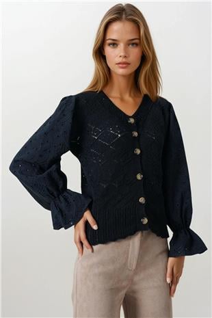 Kadın Siyah Ajurlu Triko Brode Kol Düğmeli Hırka VS00859