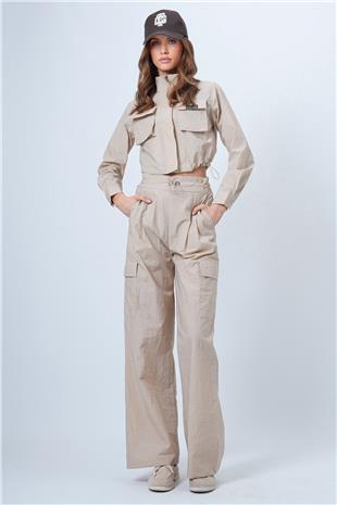 Kadın Bej Akim Yaka Çift Kapak Cepli Ceket Ve Bol Paça Pantolon Takım VS01342