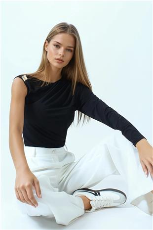 Kadın Siyah Aksesura Detaylı Tek Kollu Yanı Büzgülü Bluz VS01036