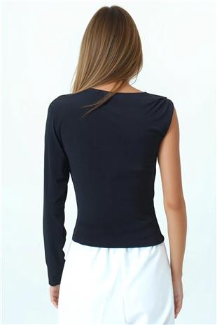 Kadın Siyah Aksesura Detaylı Tek Kollu Yanı Büzgülü Bluz VS01036