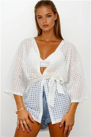 Kadın Beyaz Bağlama Detaylı Ajurlu Dantel Kimono Ceket VS00278