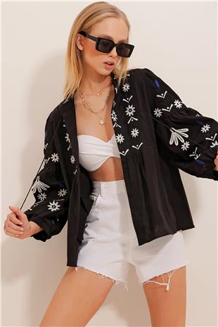 Kadın Siyah Balon Kol Nakışlı Ceket ALC-X10541