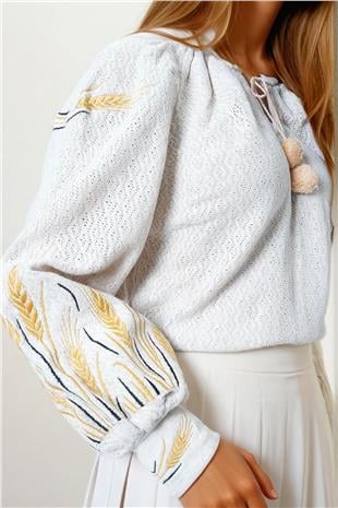 Kadın Bej Başak Nakışlı Bağcıklı Püskül Detaylı Bohem Bluz VS00861