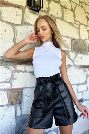 Kadın Siyah Beli Kemerli Çift Cepli Suni Deri Şort ALC-X10937