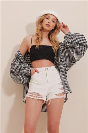 Kadın Beyaz Beş Cepli Yüksek Bel Soluk Efektli Paçası Dikişsiz Denim Şort ALC-X5960