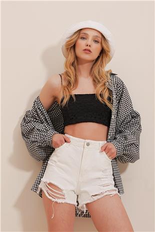 Kadın Beyaz Beş Cepli Yüksek Bel Soluk Efektli Paçası Dikişsiz Denim Şort ALC-X5960