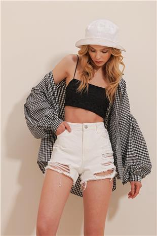Kadın Beyaz Beş Cepli Yüksek Bel Soluk Efektli Paçası Dikişsiz Denim Şort ALC-X5960