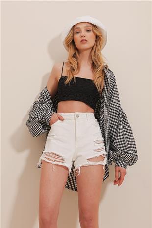 Kadın Beyaz Beş Cepli Yüksek Bel Soluk Efektli Paçası Dikişsiz Denim Şort ALC-X5960