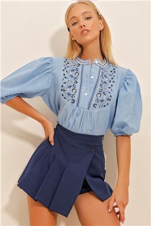 Kadın Mavi Bisiklet Düğme Detaylı Nakışlı Bluz ALC-X10742