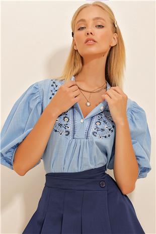 Kadın Mavi Bisiklet Düğme Detaylı Nakışlı Bluz ALC-X10742