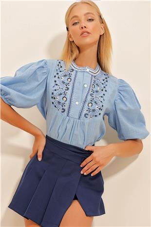 Kadın Mavi Bisiklet Düğme Detaylı Nakışlı Bluz ALC-X10742