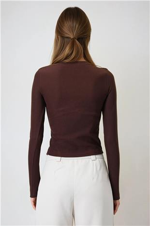 Kadın Kahverengi Bisiklet Yaka Asimetrik Kesim Aksesuar Detaylı Fitilli Bluz VS00999