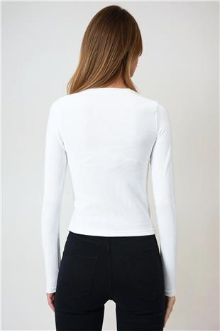 Kadın Beyaz Bisiklet Yaka Asimetrik Kesim Aksesuar Detaylı Fitilli Bluz VS00999