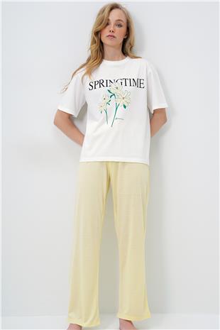 Kadın Tereyağı Sarısı Bisiklet Yaka Baskılı T-Shirt Ve Düz Renk Pantolonlu Pijama Takımı PJM-X13883