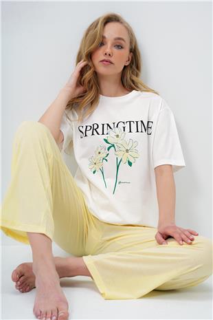 Kadın Tereyağı Sarısı Bisiklet Yaka Baskılı T-Shirt Ve Düz Renk Pantolonlu Pijama Takımı PJM-X13883