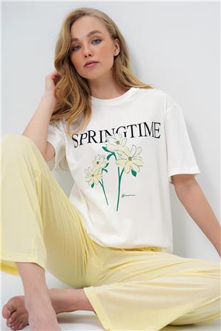 Kadın Tereyağı Sarısı Bisiklet Yaka Baskılı T-Shirt Ve Düz Renk Pantolonlu Pijama Takımı PJM-X13883