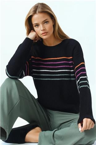 Kadın Siyah Bisiklet Yaka Çizgili Triko Kazak VS01042