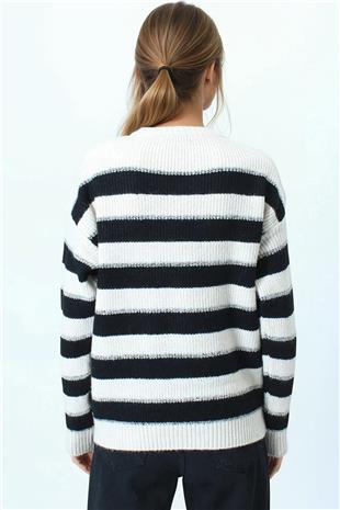 Kadın Siyah Bisiklet Yaka Çizgili Triko Kazak VS01056