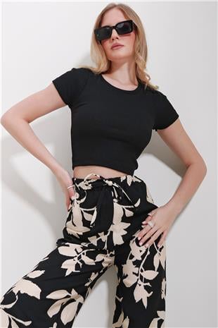 Kadın Siyah Bisiklet Yaka Crop Örme Bluz ALC-X11549