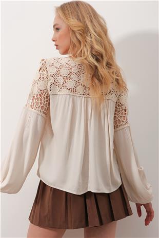 Kadın Bej Bisiklet Yaka Dantel İşlemeli Delik Ajurlu Oversize Bluz ALC-X9800