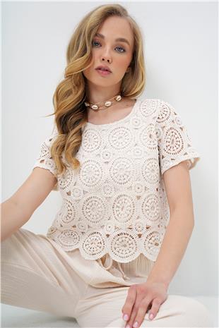 Kadın Bej Bisiklet Yaka Delik Ajurlu İçi Astarlı Motif İşlemeli Crop Bluz ALC-X13889