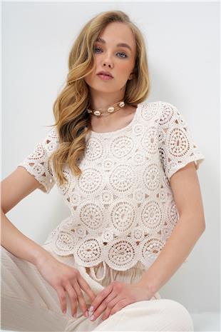 Kadın Bej Bisiklet Yaka Delik Ajurlu İçi Astarlı Motif İşlemeli Crop Bluz ALC-X13889