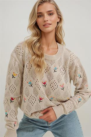 Kadın Açık Bej Bisiklet Yaka Delik Ajurlu Ve Nakışlı Triko Kazak ALC-X9392